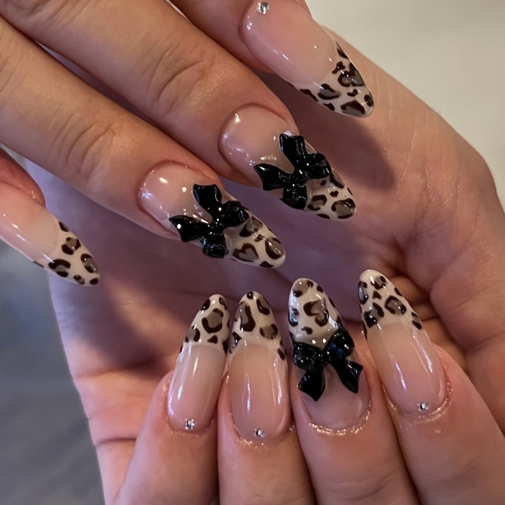 Nail Art Leopard - 24 szt. Francuskie migdałowe paznokcie doczepiane