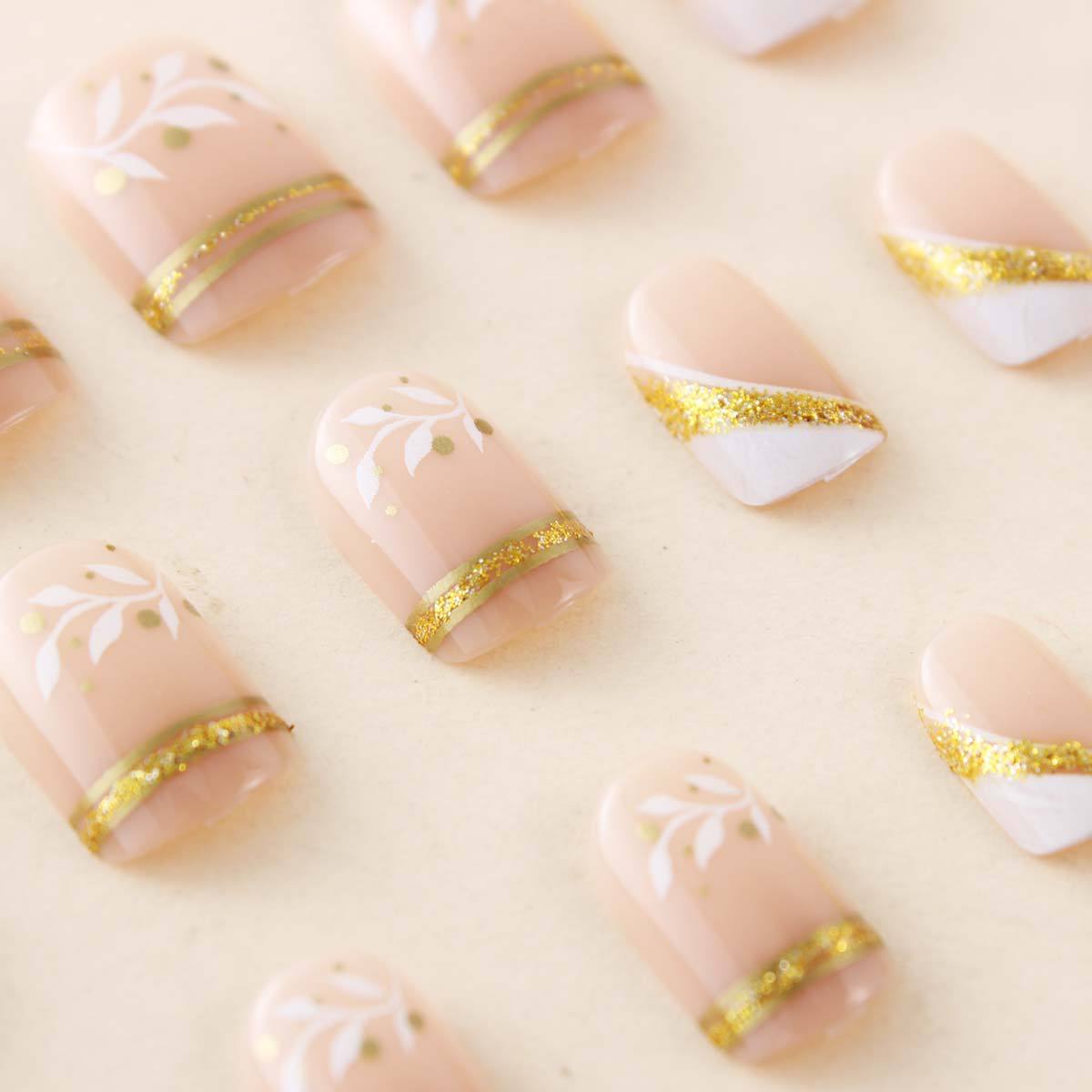 Naklejane paznokcie nude, krót – Nail Art Glitter recenzja i cena