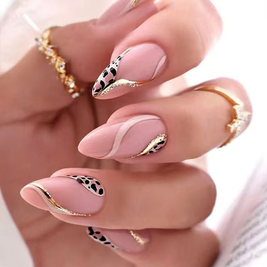 Średnie sztuczne paznokcie dla – Nail Art Leopard recenzja i cena